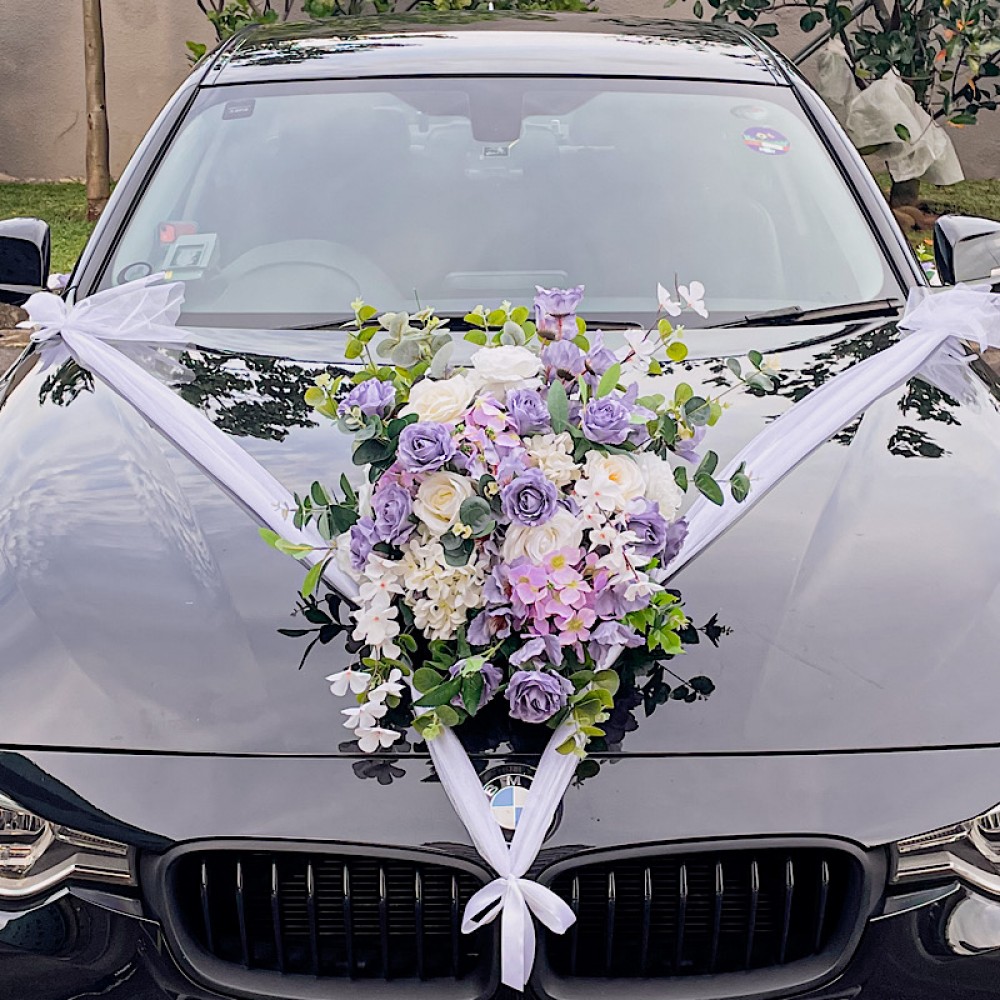 Fresh flowers) Bridal car decoration / bridal bouquet/ wedding car